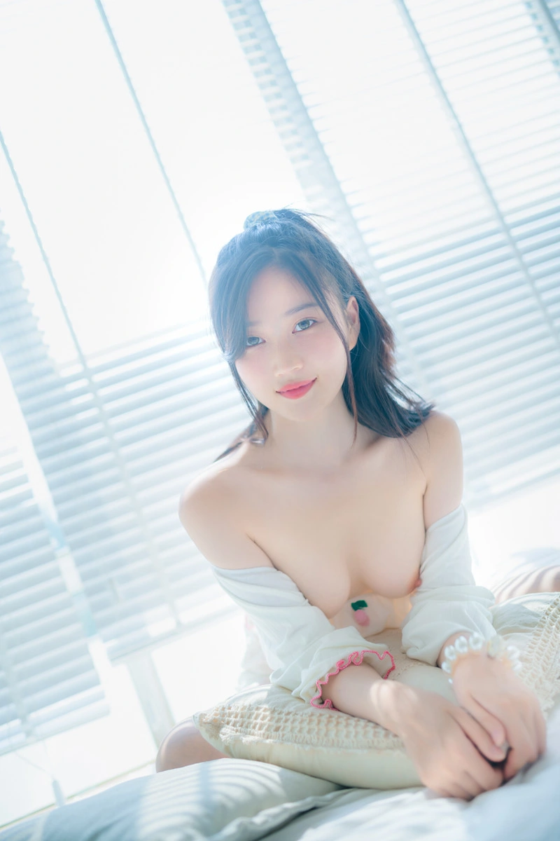 年年Nnian NO.067 爱吃棒棒糖的少女 [35P-122MB]-就是免费