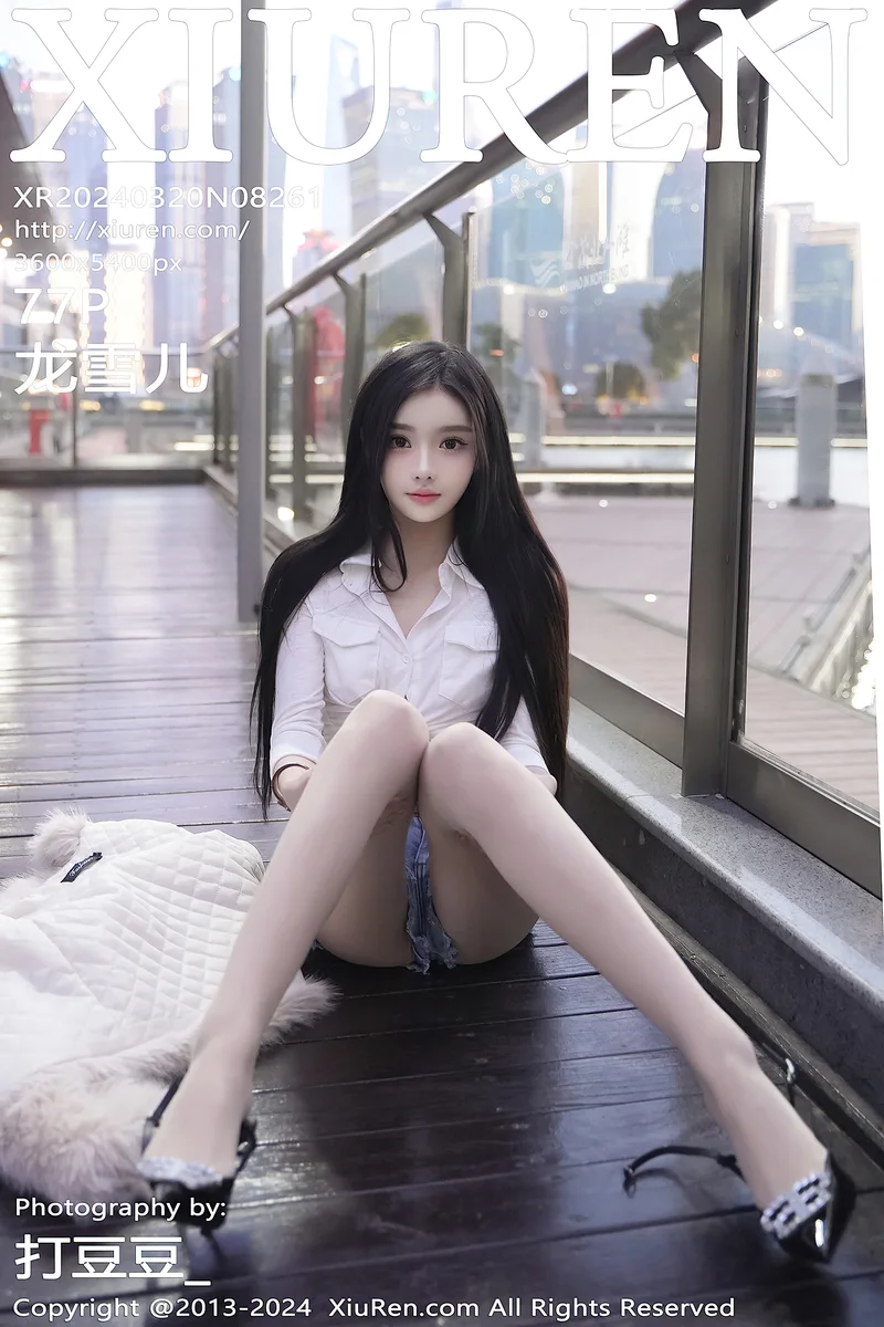[XiuRen秀人网] No.8261 模特龙雪儿性感白色上衣配超短牛仔裤秀曼妙身姿撩人诱惑写真-就是免费