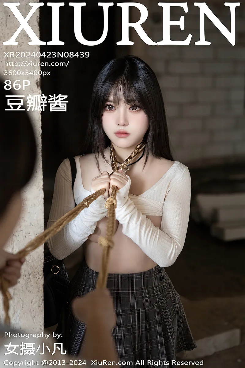 [XiuRen秀人网] No.8439 模特豆瓣酱捆绑主题性感白色上衣配开档黑丝秀丰满身材诱惑写真-就是免费