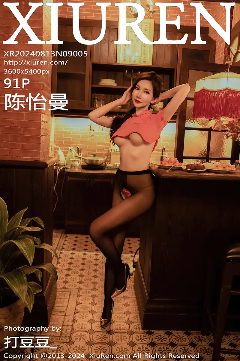 [XiuRen秀人网] NO.9005 模特陈怡曼私房性感红色布兜配开档黑丝秀丰满身材诱惑撩人写真-就是免费